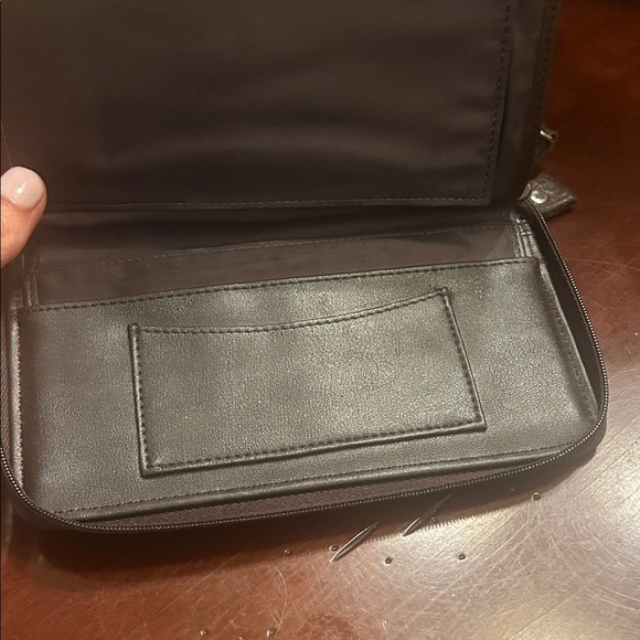 Liz Claiborne Brown Leather Wallet - Picture 7 of 10